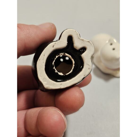 Vintage Salt and Pepper Shakers - Takahashi Black and White Kitties - Picture 5 of 8